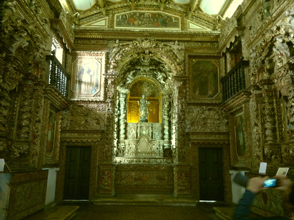 Capela Dourada e o altar de São Francisco
