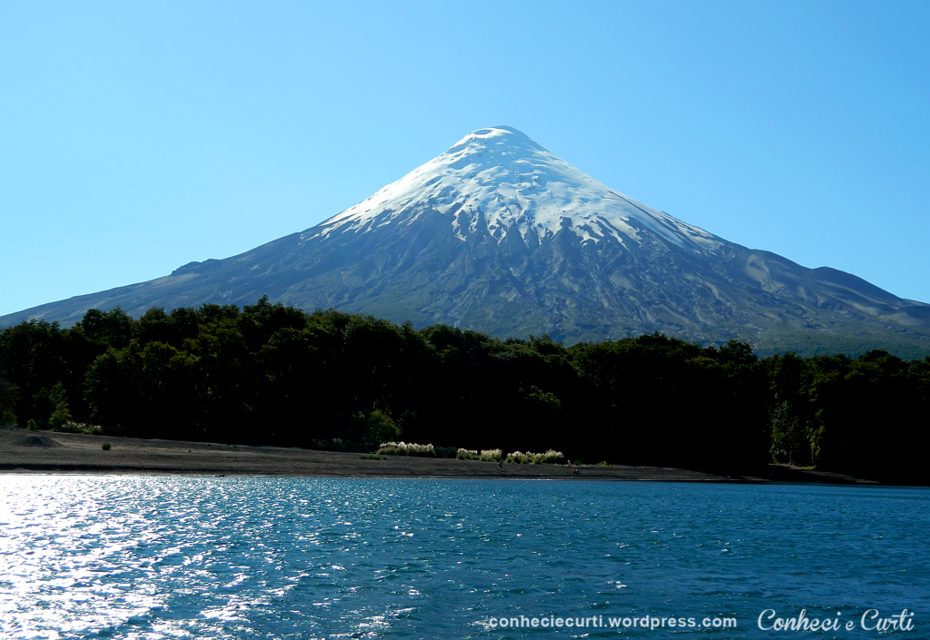 Lago Todos Los Santos com o vulcão Osorno.