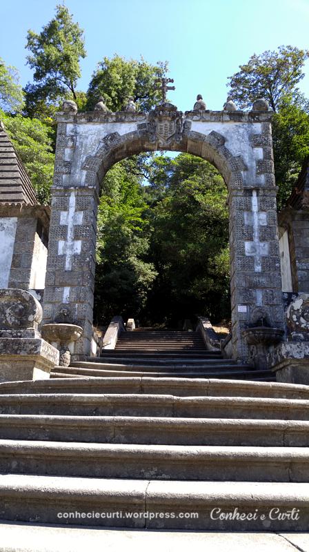 O Pórtico das escadarias do Bom Jesus do Monte, Braga - Portugal.
