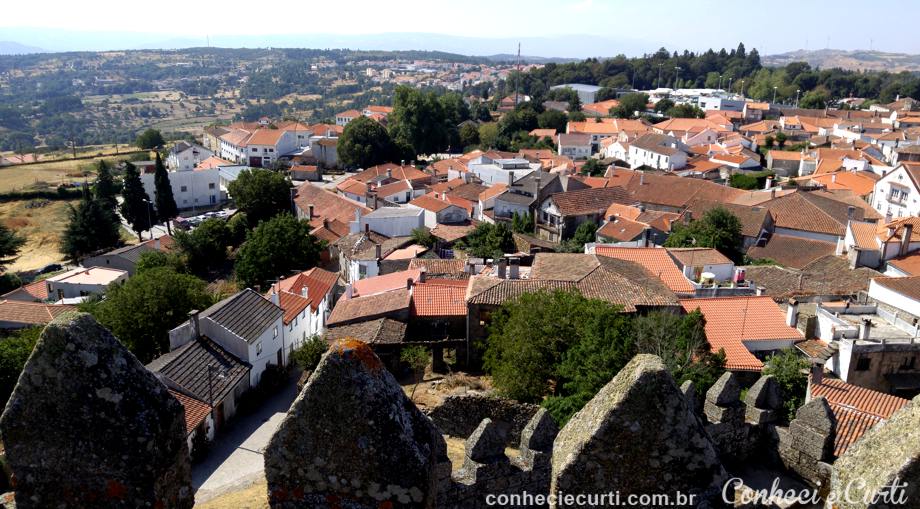 A cidade de Trancoso vista de cima da muralha do Castelo.