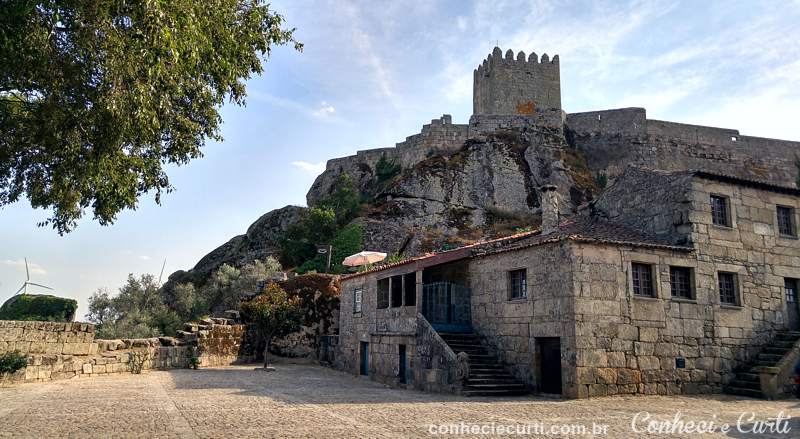 A aldeia histórica de Sortelha e a sua Torre de Menage.