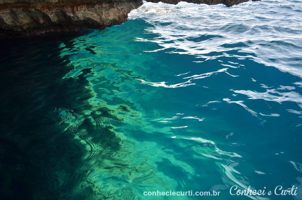 Blue Grotto de águas cristalinas em Malta
