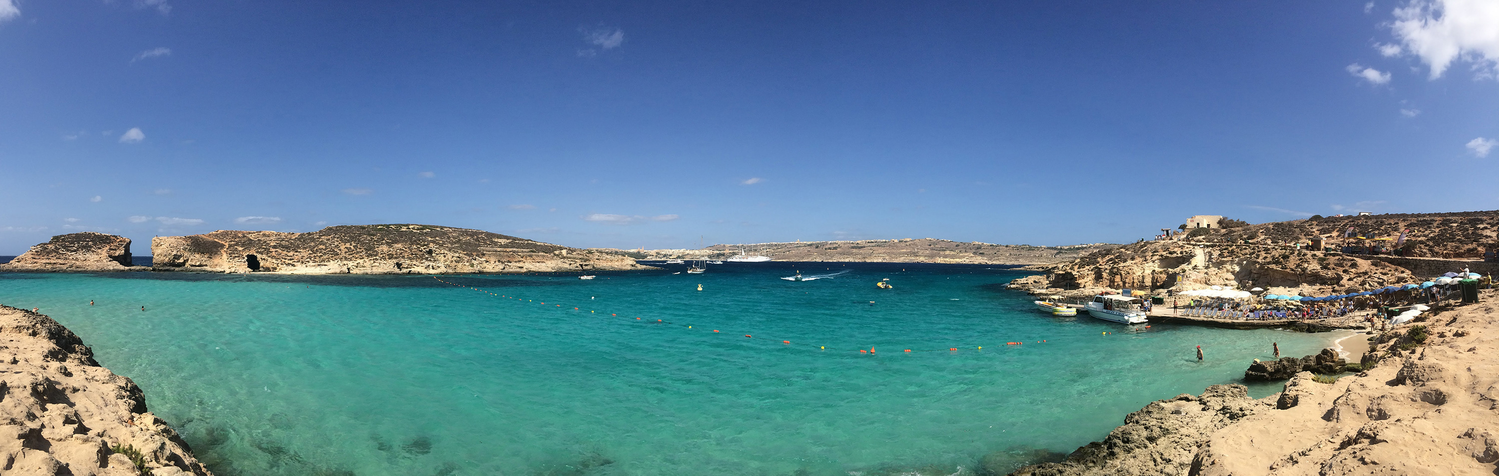 Blue Lagoon em Comino, Malta. Mar Mediterrâneo.