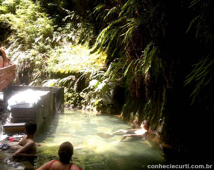 Uma das diversas piscinas de águas termais da Termas Geométricas, região de Pucón - Chile.