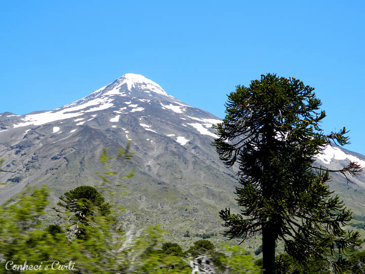 Vulcão Lanín, divisão do Chile com a Argentina.