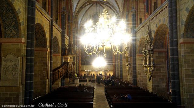 A nave da Catedral de São Pedro de Bremen, Alemanha.