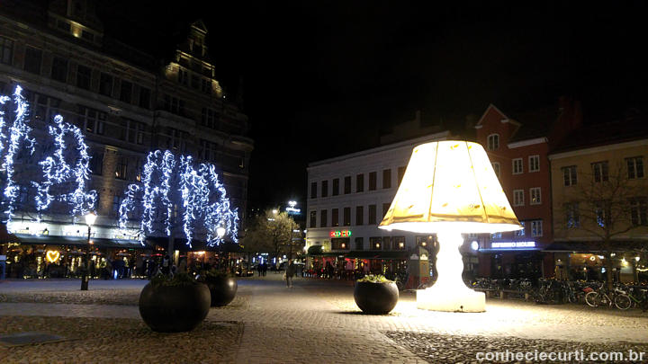 A praça Lilla Torg enfeitada para o Natal, Malmö - Suécia