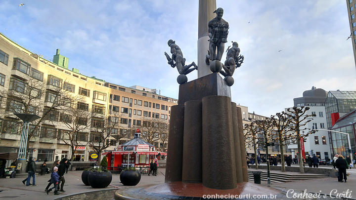 Malmö e suas estátuas.