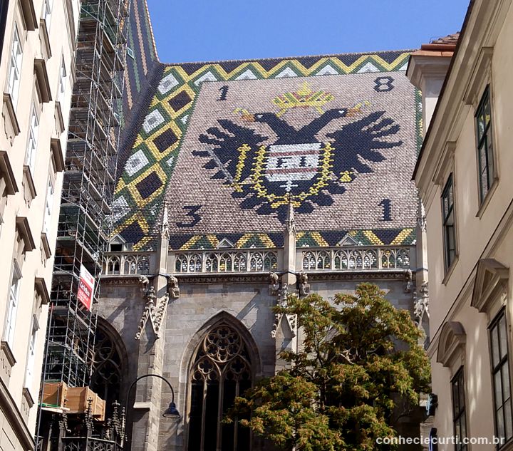 Catedral de São Estevão, Viena. O escudo do império austríaco e o monograma F I (Francisco I)