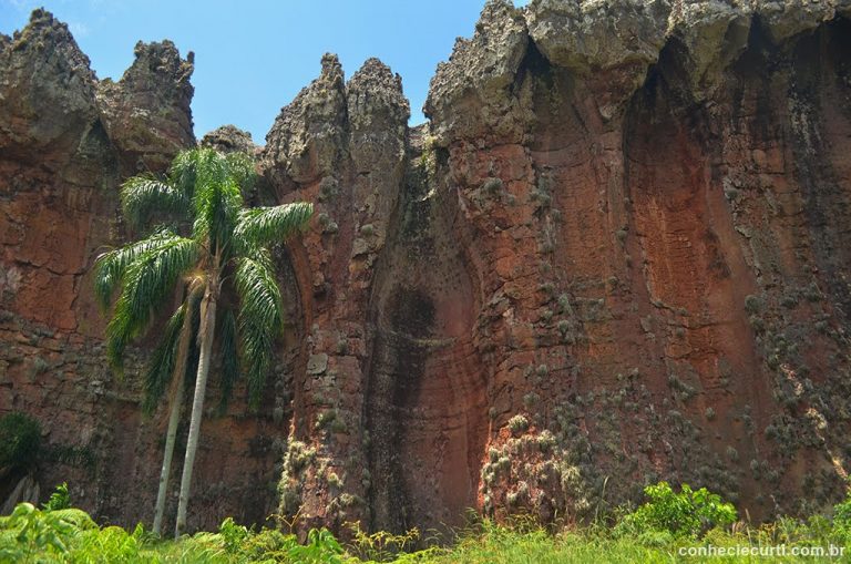 Arenitos de Vila Velha em Ponta Grossa - PR. A garrafa. Foto: Maria Eugênia.