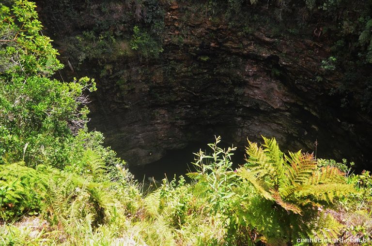 Parque Estadual de Vila Velha em Ponta Grossa - PR. Furnas. Foto: Maria Eugênia.