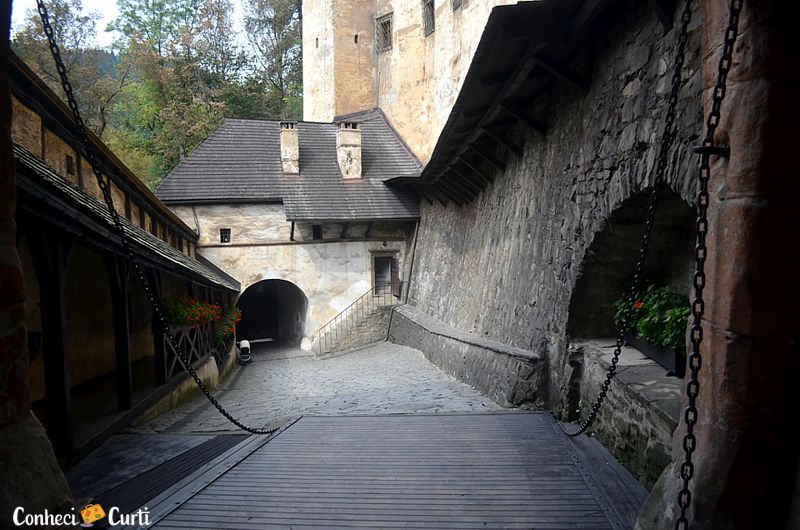 A entrada do Castelo de Orava.