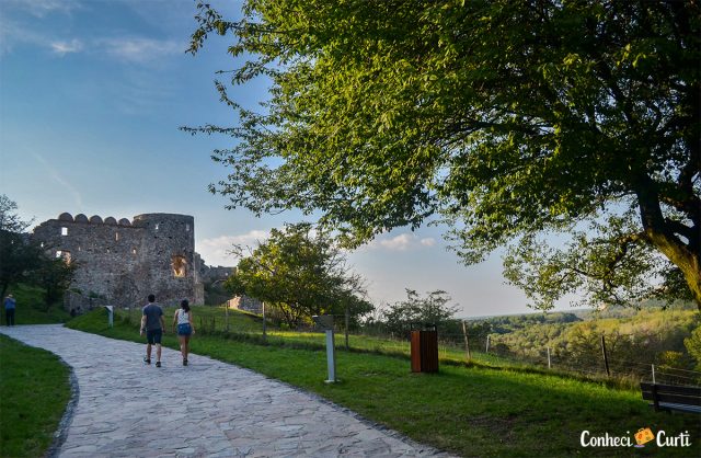 Caminho para o Castelo Devín, Eslováquia